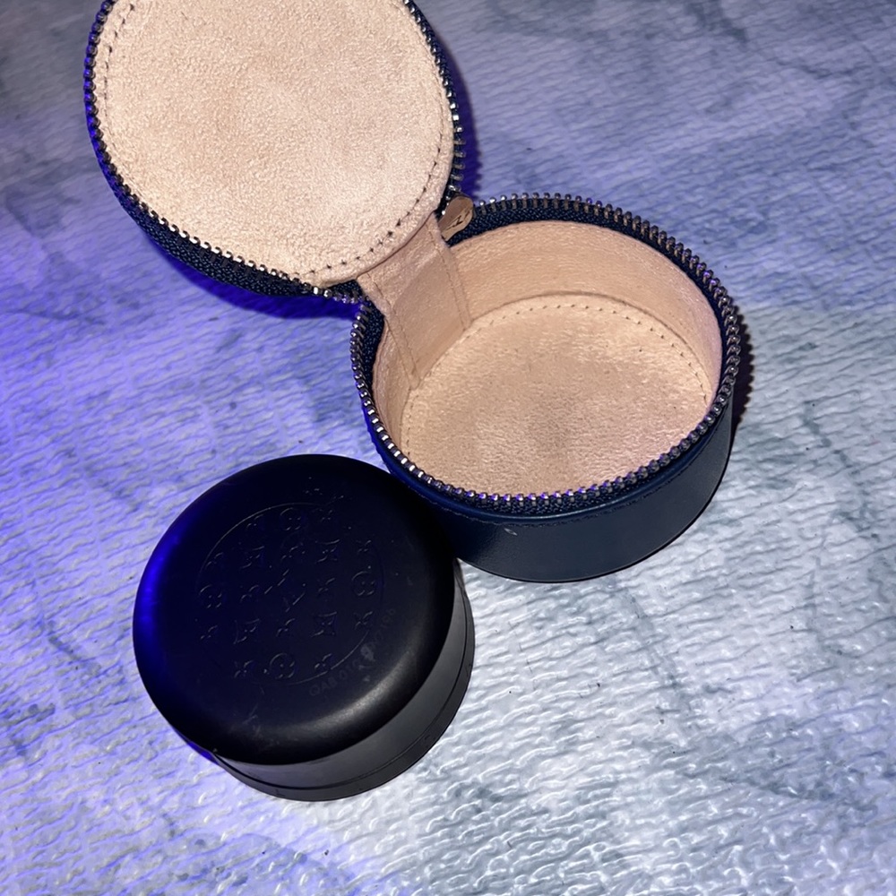 Louis Vuitton Earbuds - Picture 4 of 4
